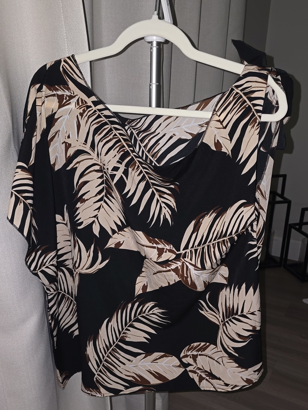 SHEIN Black and Beige Tropical Leaf One-Shoulder Blouse